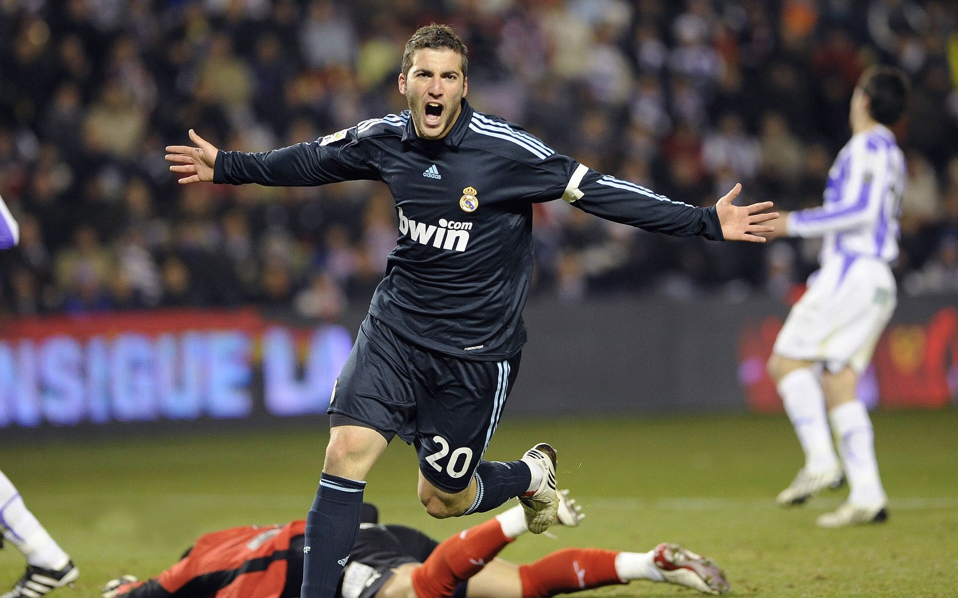 开云体育入口-巴萨斩落爱尔兰，姆巴佩在德甲争冠战接管比赛，欧洲足球的权力游戏与个人英雄主义