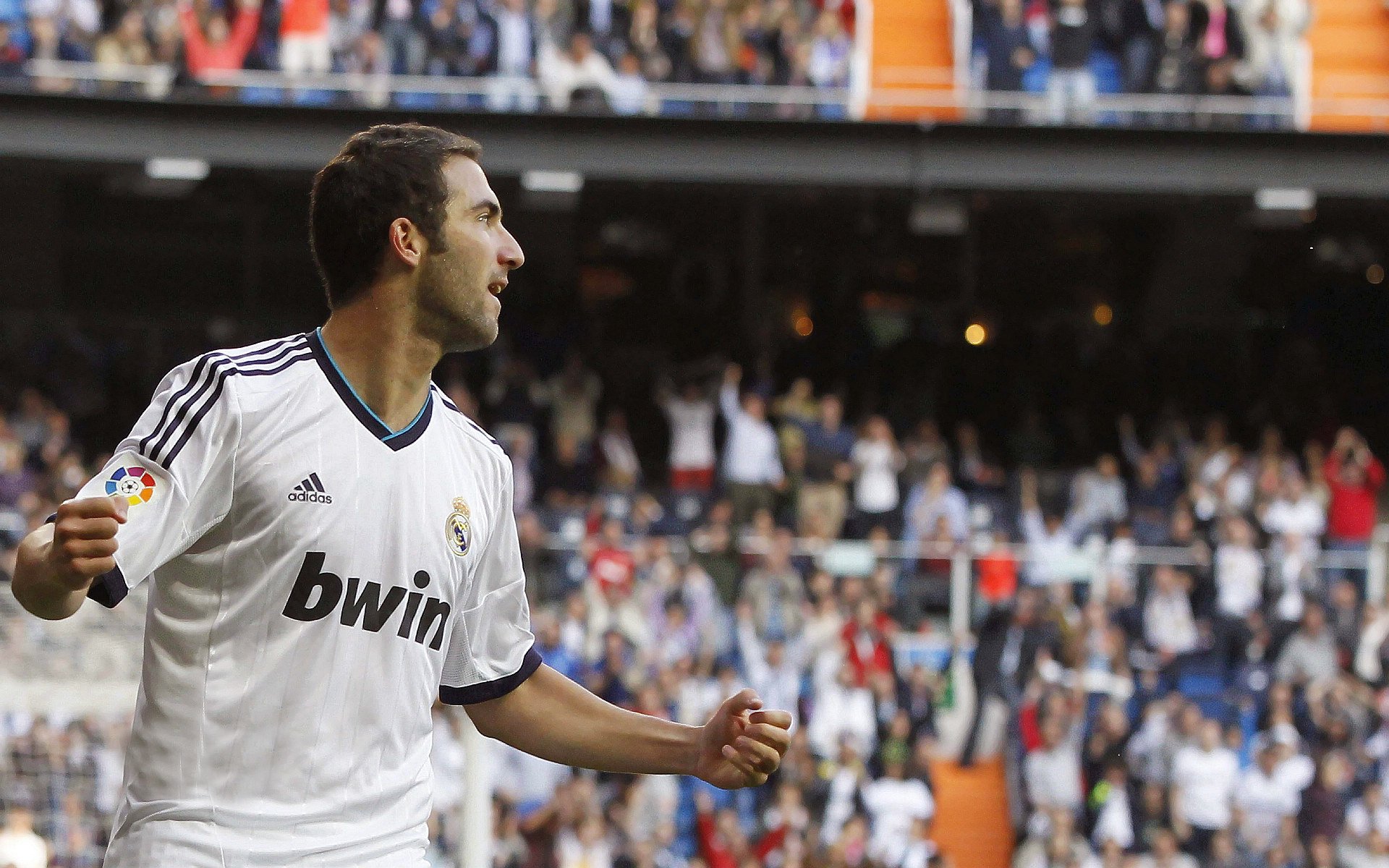 巴林赛道上的加勒比风暴，当F1新赛季揭幕战撞碎皇马式垄断